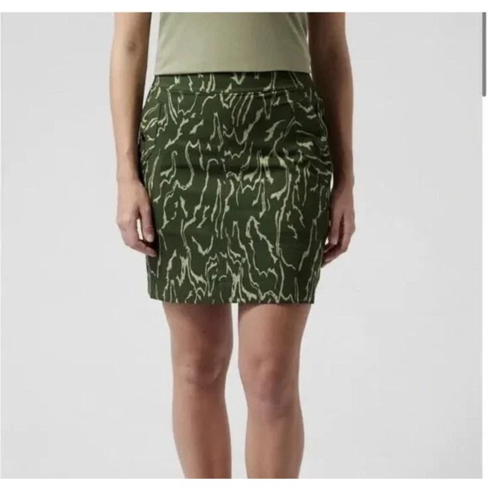 Athleta Vienna‎ Voyage Skort Size 10 Green Camo Cargo Pockets Athletic Golf